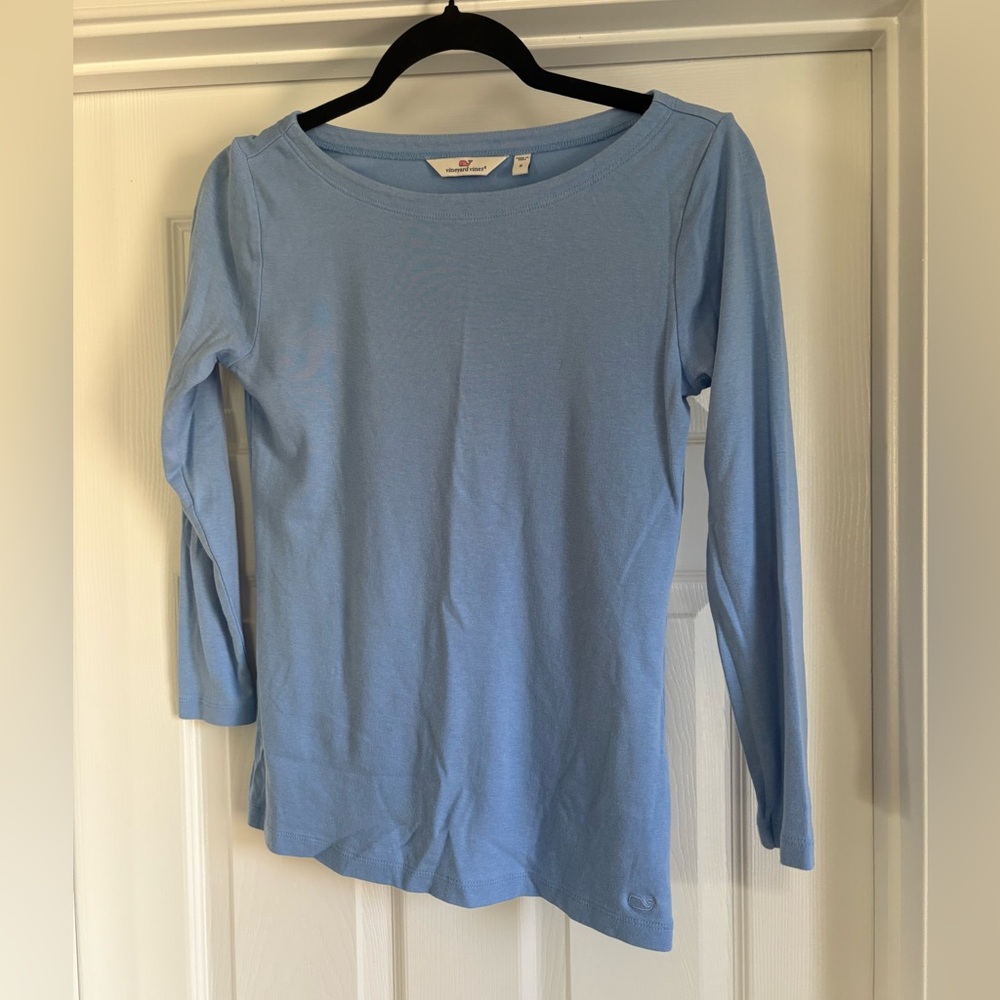 Vineyard Vines light blue top